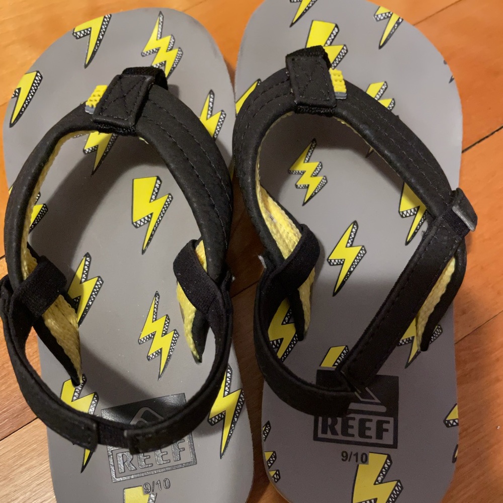 EUC Reef flip flops sandals size 9/10